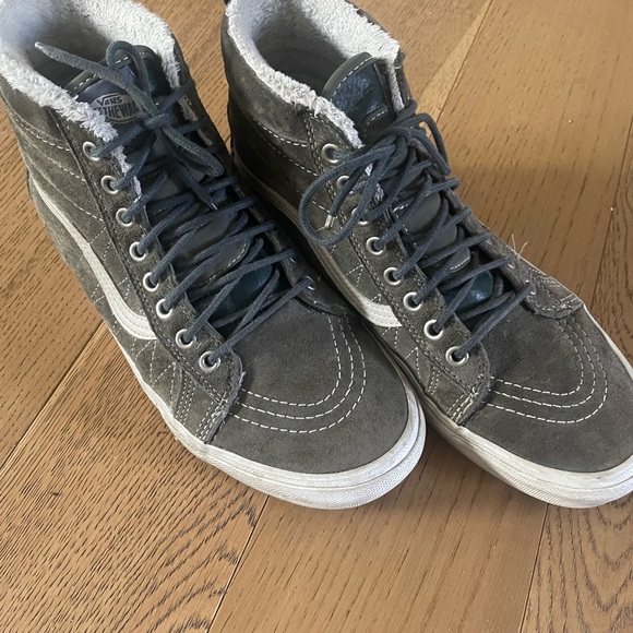 Vans Green 2 tone Sherpa lined High-Top Sneakers - Picture 1 of 6
